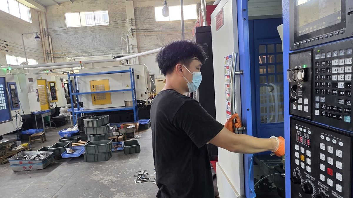 Operator running a CNC machining centre at the Wiliheng factory in Yangjiang